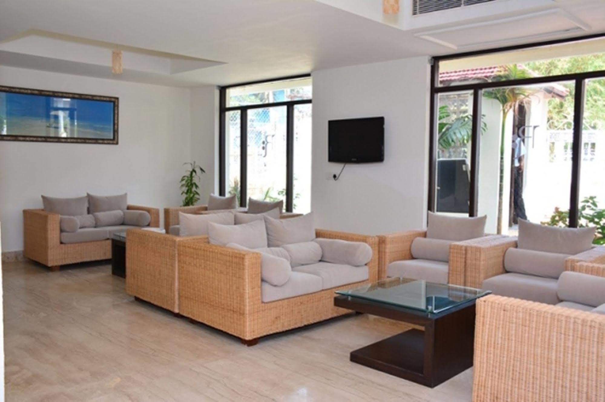 Regenta Resort, Varca Beach Экстерьер фото