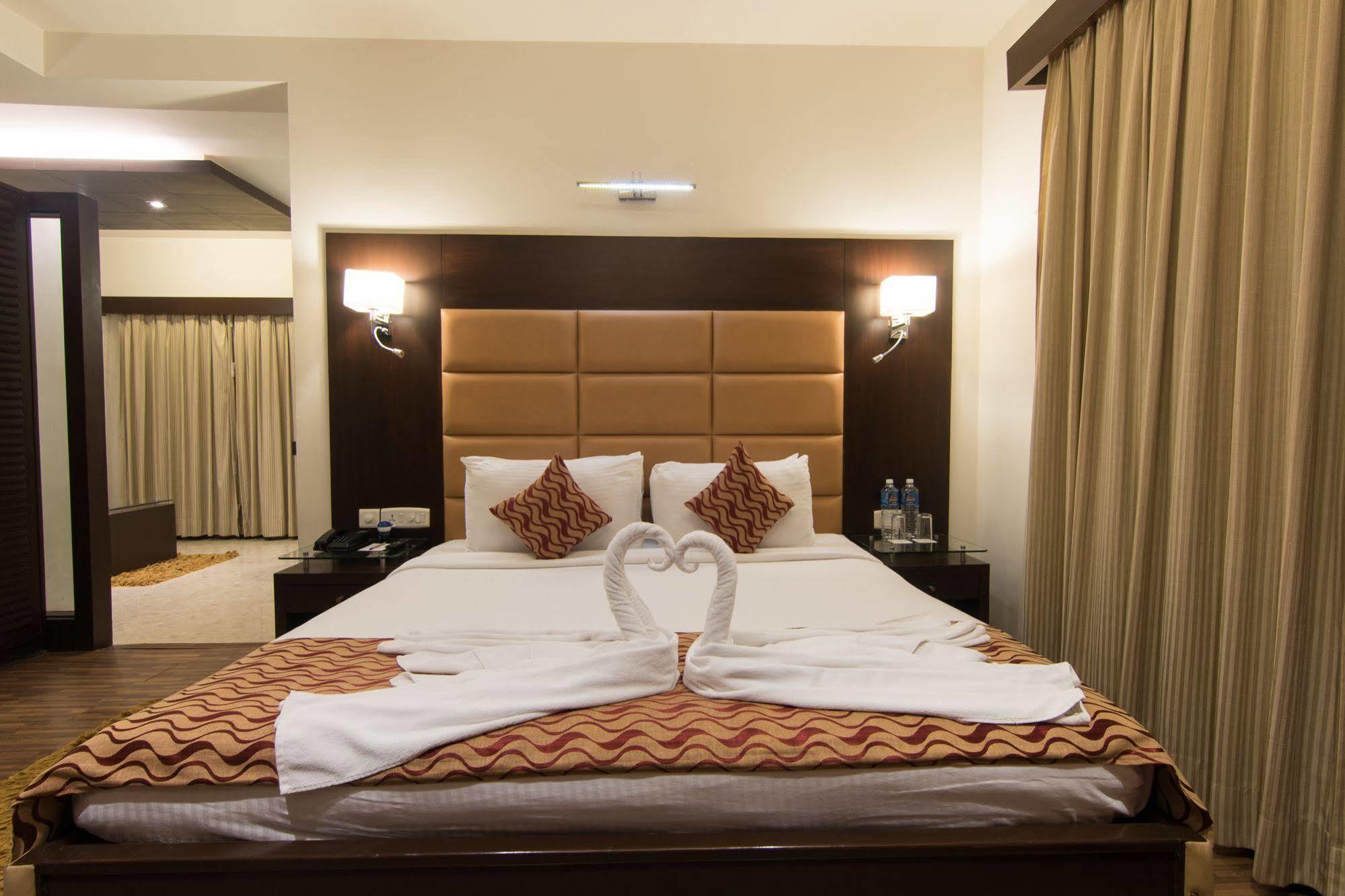 Regenta Resort, Varca Beach Экстерьер фото
