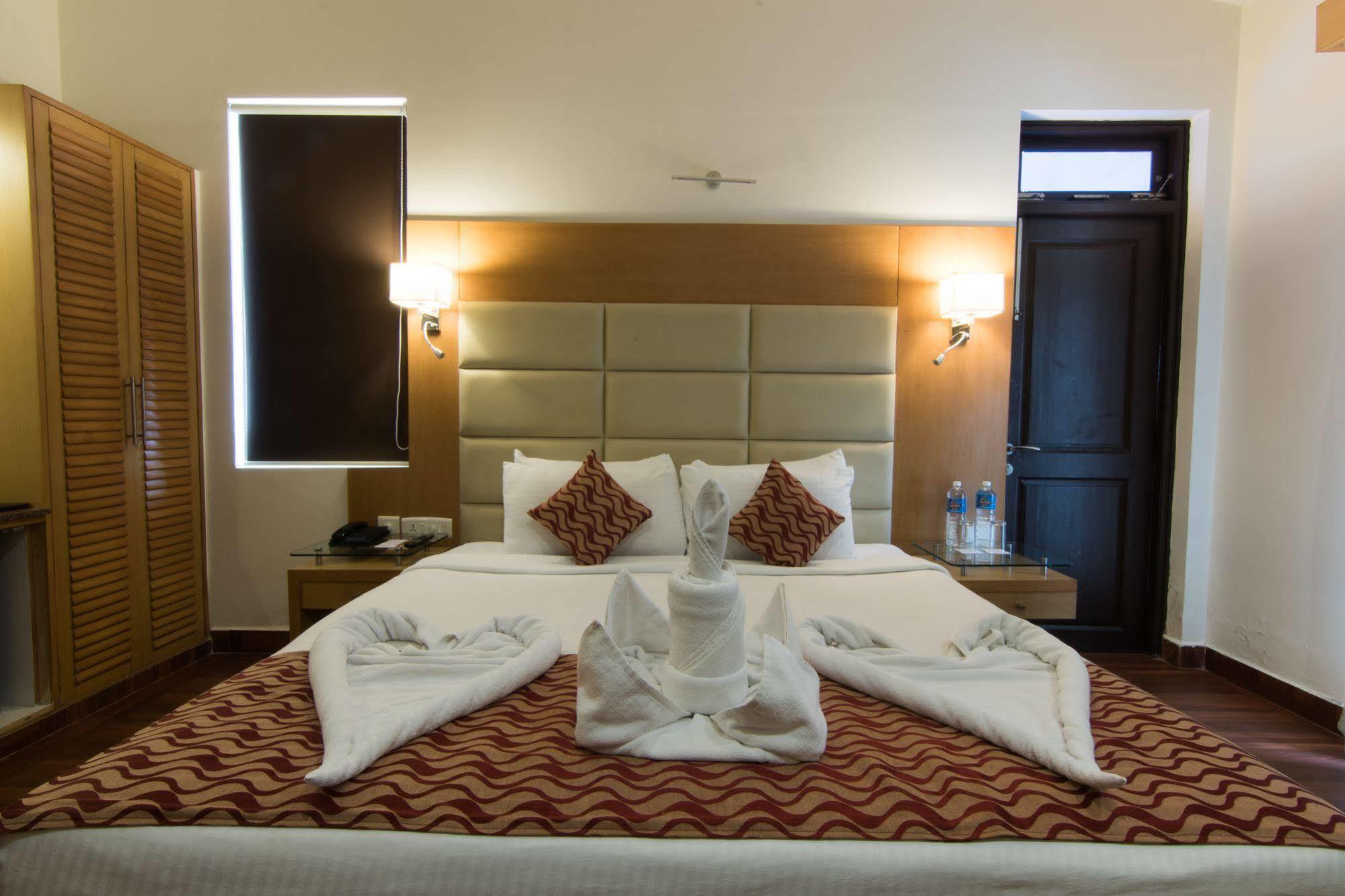 Regenta Resort, Varca Beach Экстерьер фото