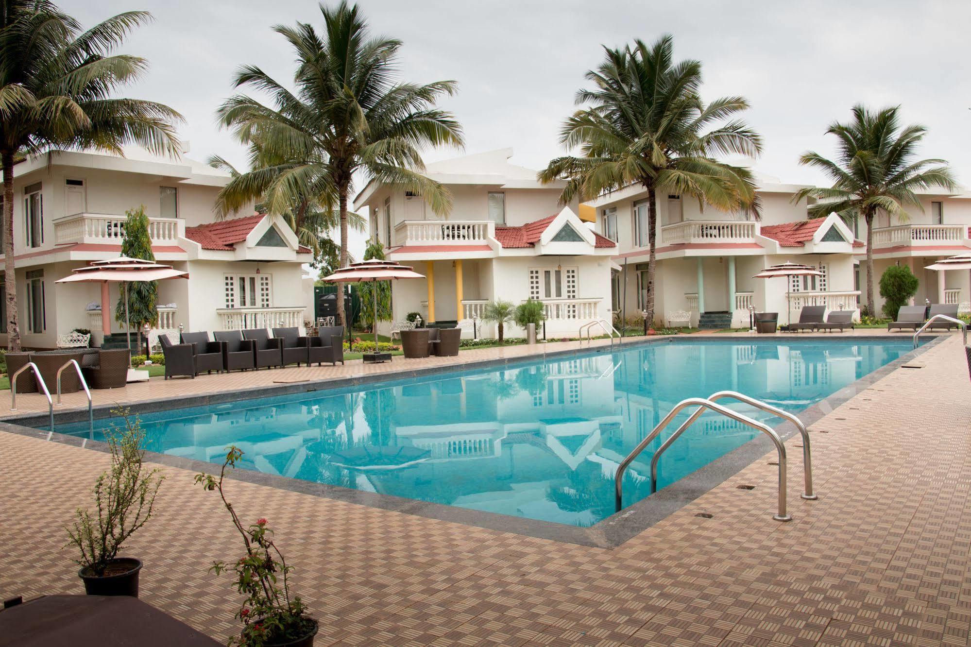 Regenta Resort, Varca Beach Экстерьер фото